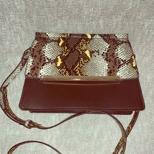 Trendy Crossbody Snake Bag 💼